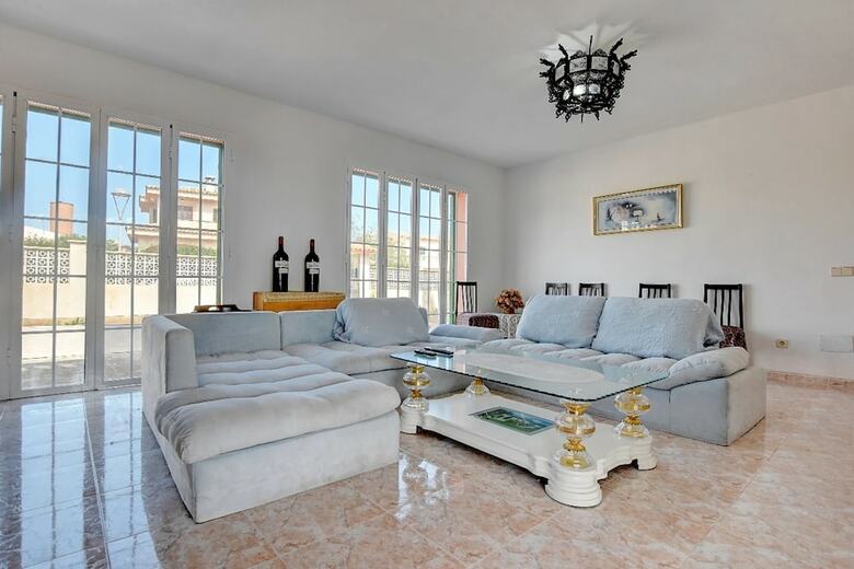 Villa - 5 Bedrooms With Pool And Wifi - 107783