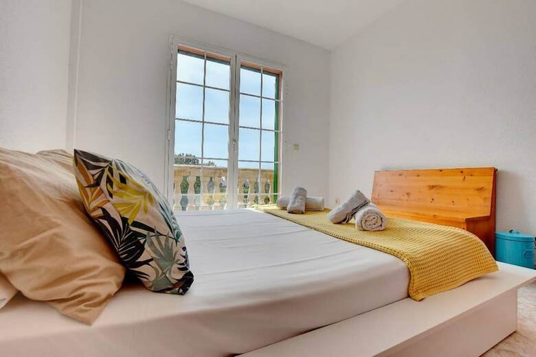 Villa - 5 Bedrooms With Pool And Wifi - 107783