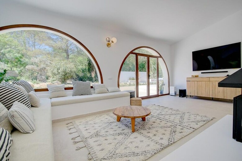 Villa - 4 Bedrooms With Pool And Wifi - 107785
