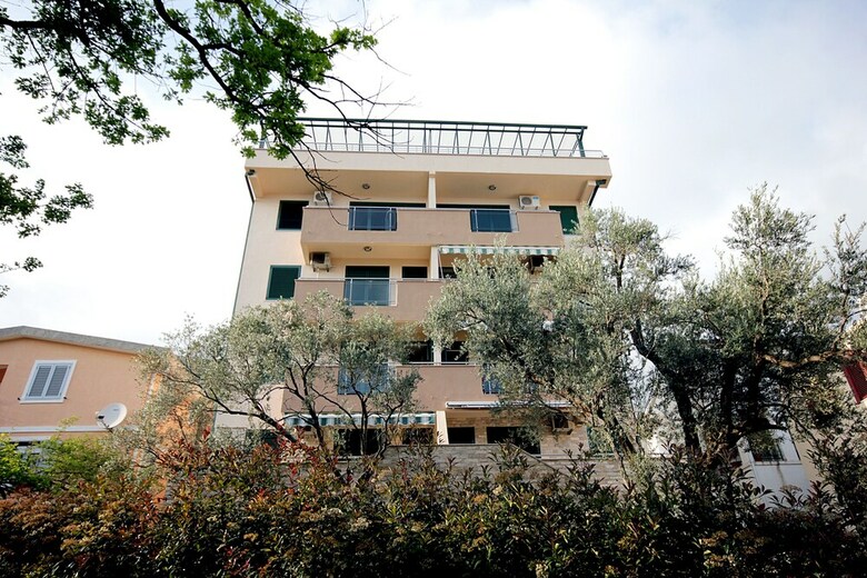 Apartments Mirista