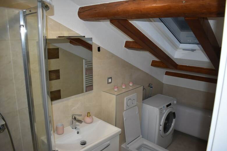 Dante Apartment