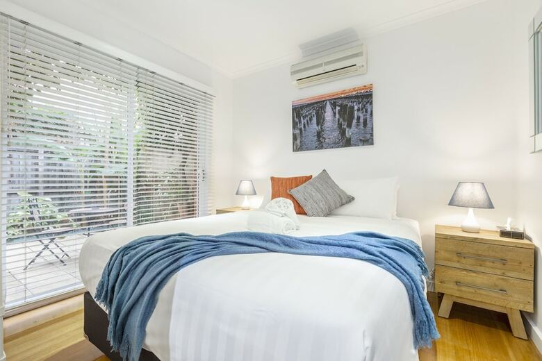 Tranquil Townhouse In Port Melbourne