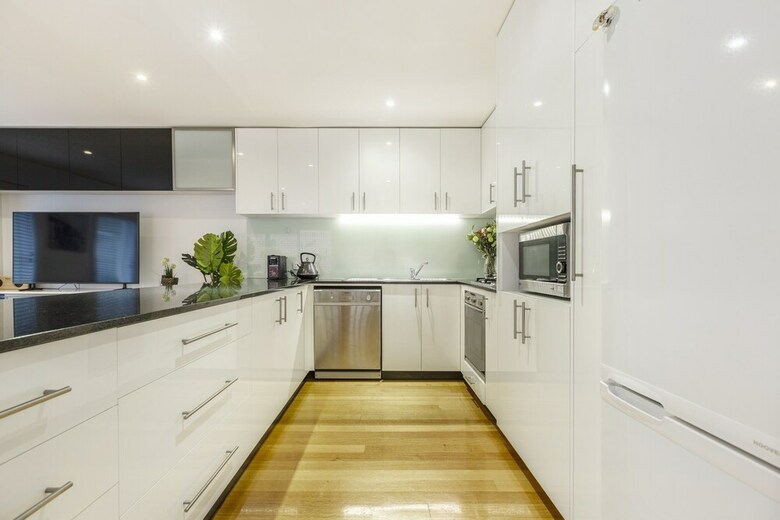Tranquil Townhouse In Port Melbourne
