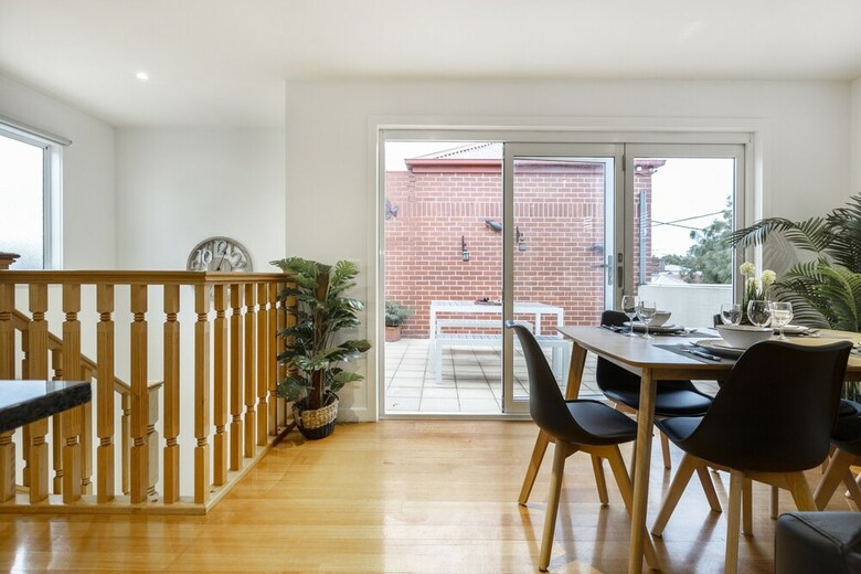 Tranquil Townhouse In Port Melbourne