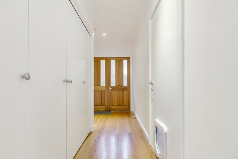 Tranquil Townhouse In Port Melbourne