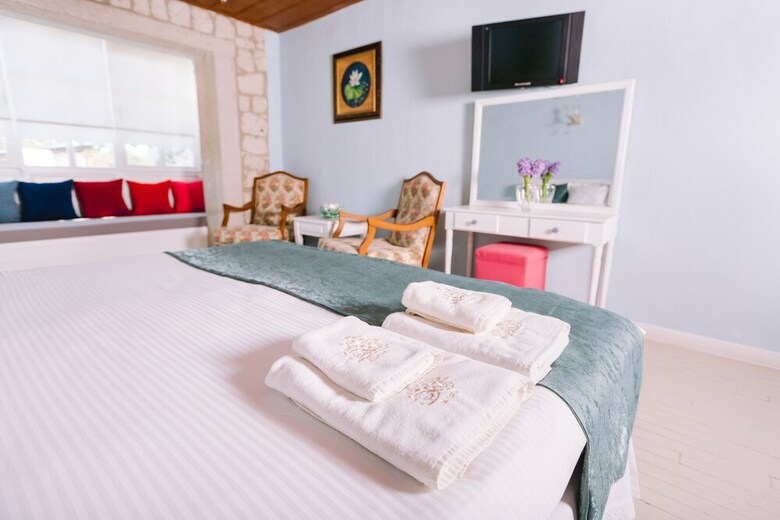 Bed & Breakfast Begonvil Butik Otel By Aliki Alacati