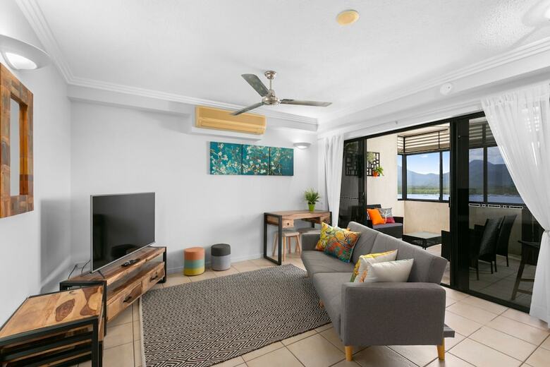 Chic City Apartment W Waterfront Views
