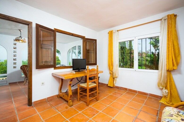 Comfortable 4-bed Villa With Panoramic Views