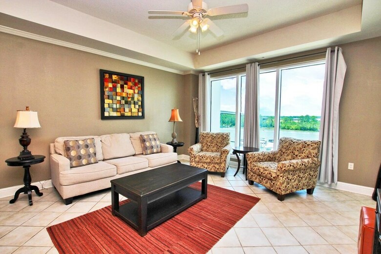 Wharf By Youngs Suncoast