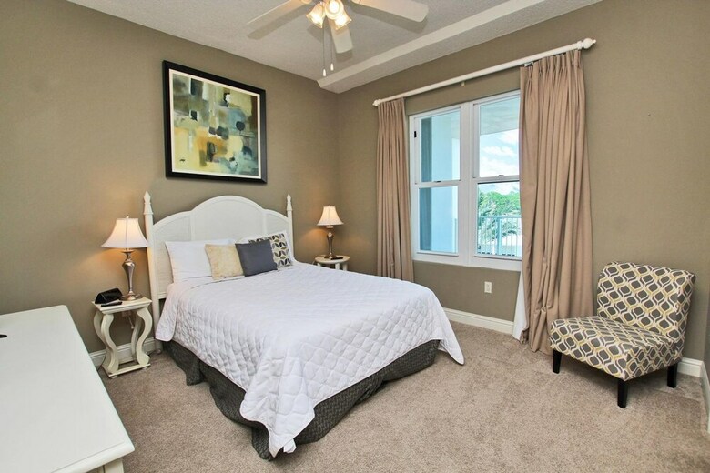 Wharf By Youngs Suncoast