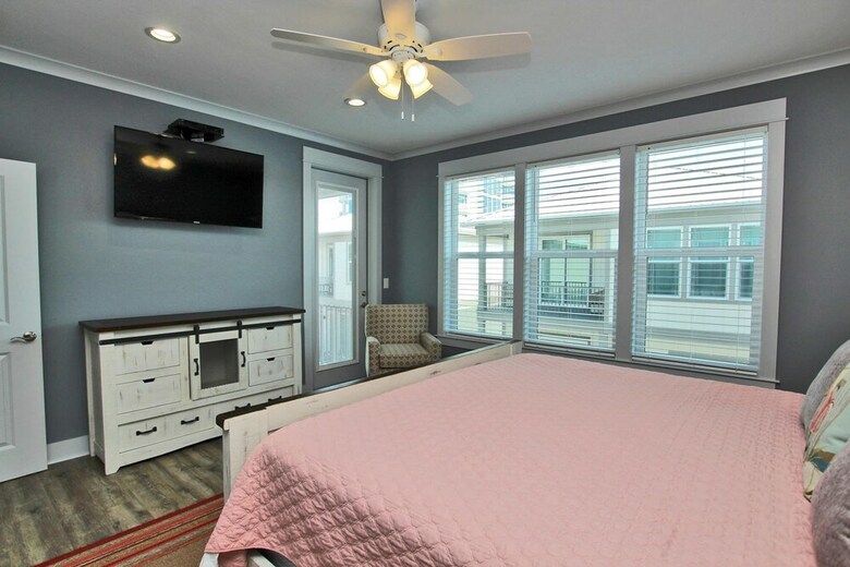 Little Lagoon Cottages Unit D By Youngs Suncoast