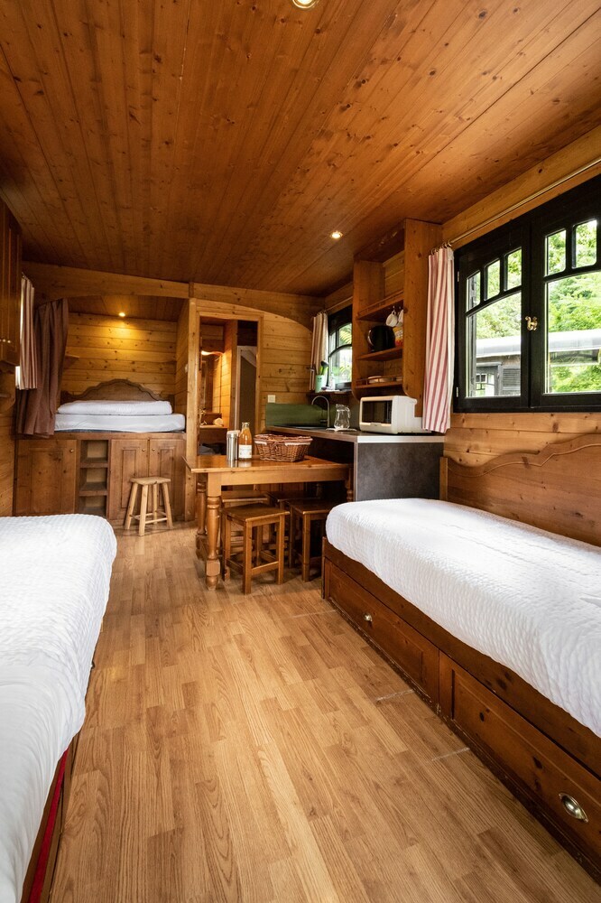 Roulottes Des Mon�di�res - Caravan Park