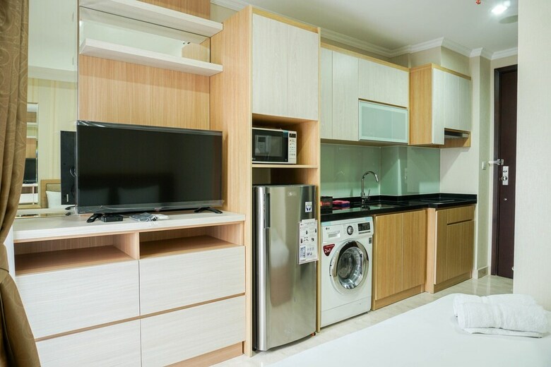 Tranquil And Well Appointed Studio Apartment At Menteng Park
