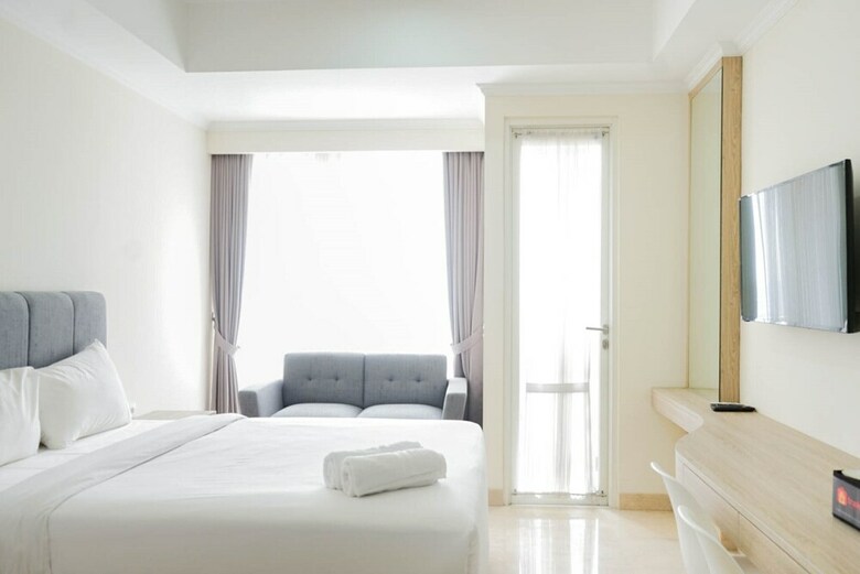 Minimalist And Homey Studio Menteng Park Apartment