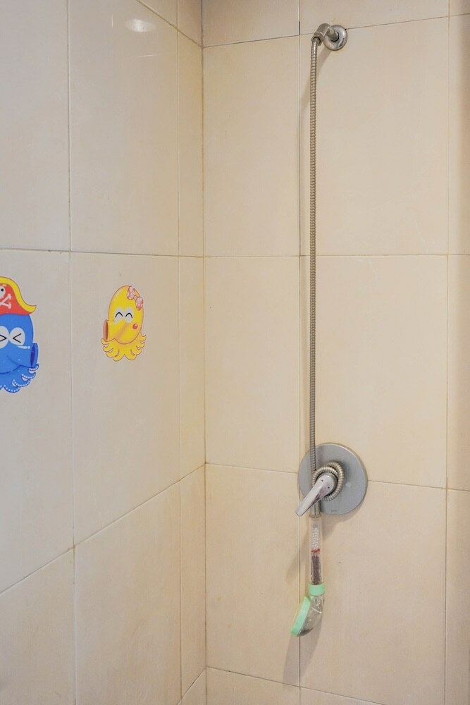 Convenient Studio Mangga Dua Apartment
