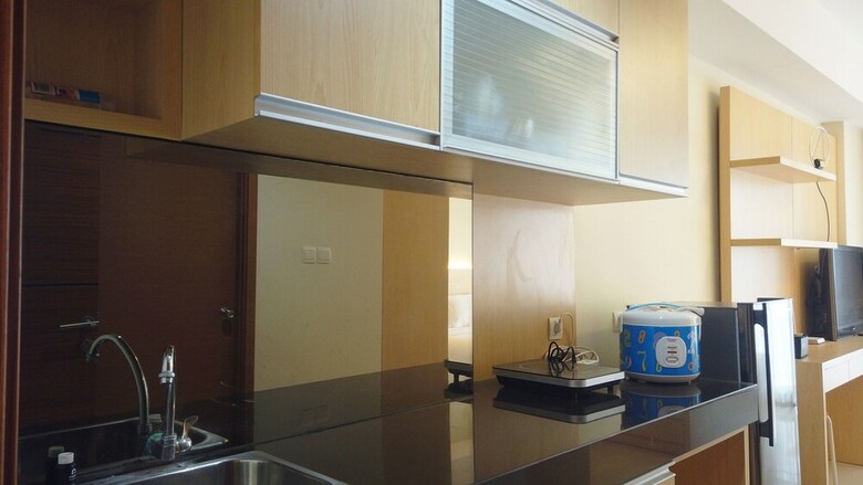 Strategic Studio Apartment At Beverly Dago With Mountain View