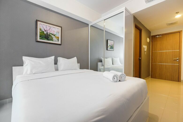 Pleasant Studio Apartment At The Oasis Cikarang