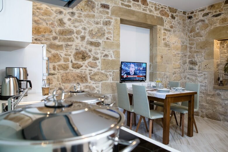 Aparthotel Agarathos Homes