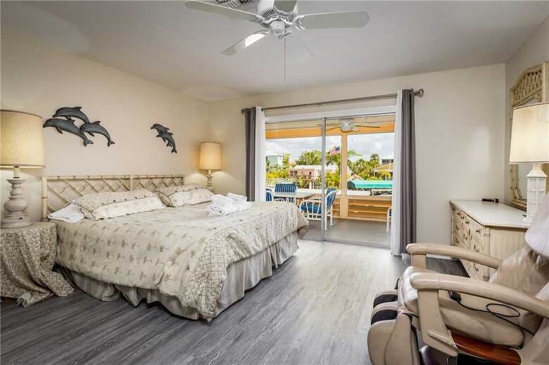 Primo Pool Home Upper, 2 Bedrooms, Pool, Wifi, Sleeps 6