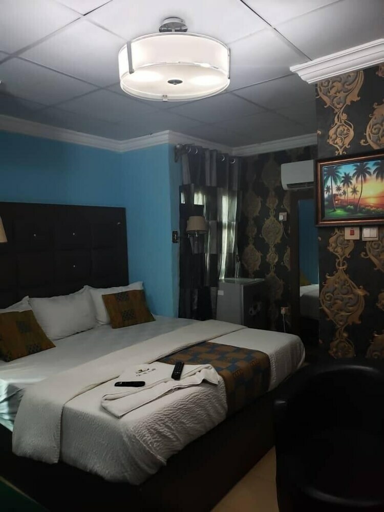 Hotel Tega Suites