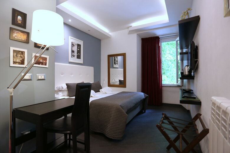 B&B Home 77