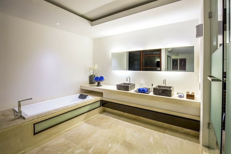 Villa Aqua