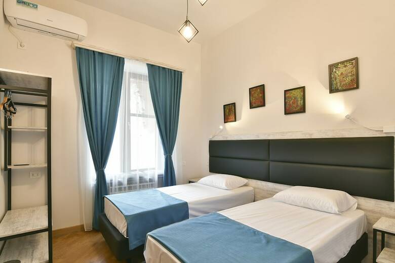 Hostal Upstairs Apart - Hostel