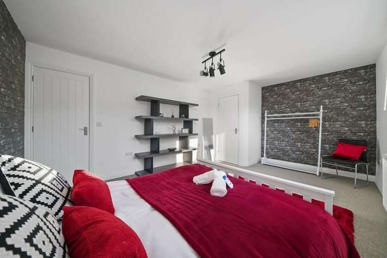 Spacious Canterbury Townhouse