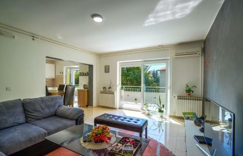 Villa Green House