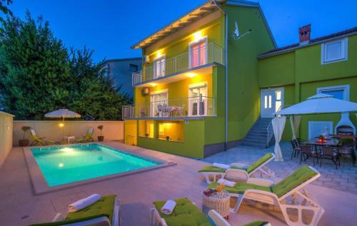 Villa Green House