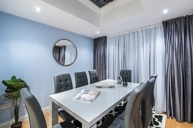 Penryn Apartment By Flexystays