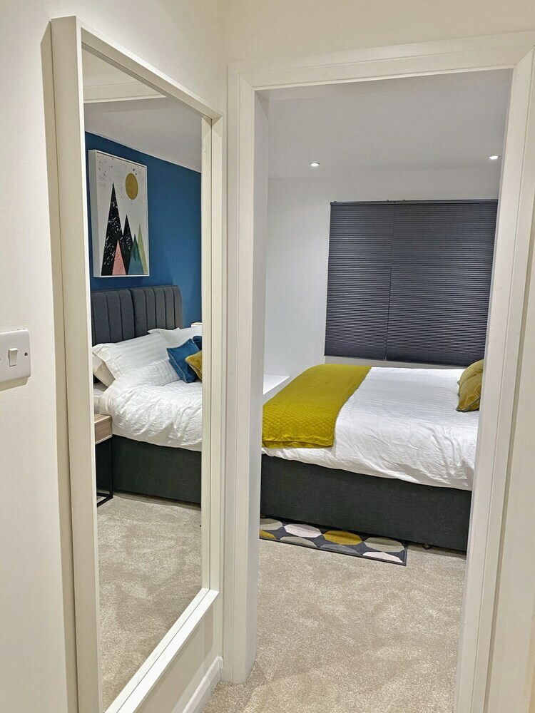 Simeon Suites By Eaa Homes