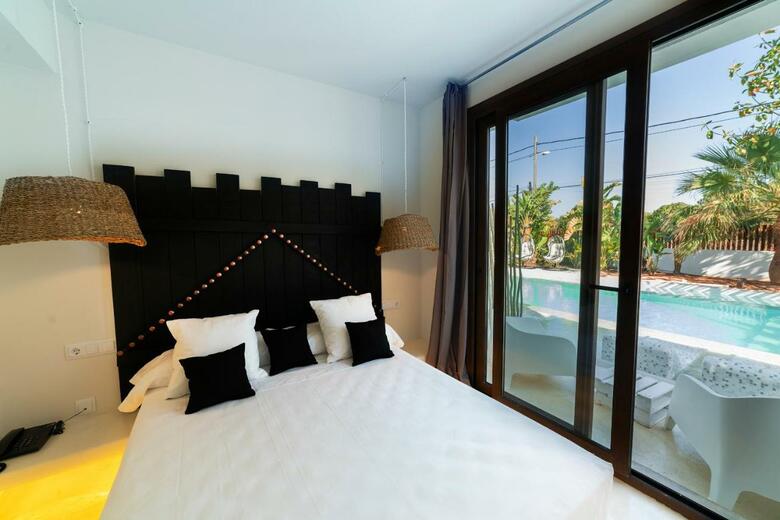 Om Hotels