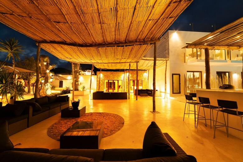 Om Hotels