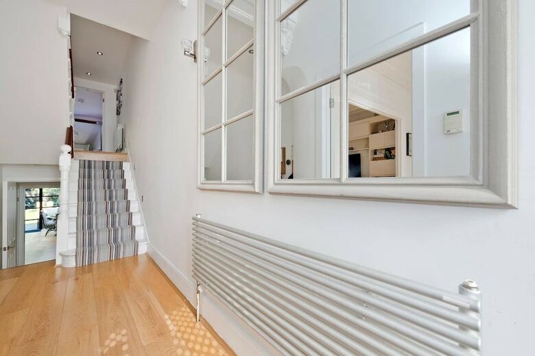 Bright & Spacious 5 Bed House In Charming Putney