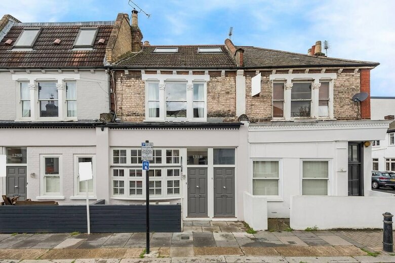 Modern, Bright & Elegant 3 Bed Fulham Maisonette