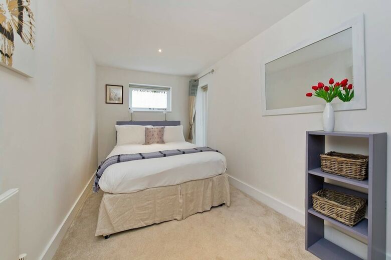 Fantastic 3 Bed Apartment In Earls Court