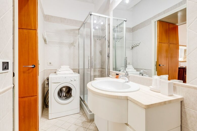 Historical Apartment Near Spanish Steps