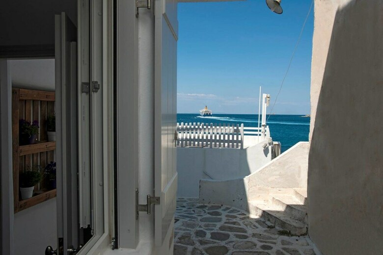 Portes View Traditional House