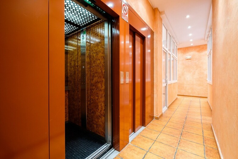 Apartamento Estudio Con Terraza En Malasa�a