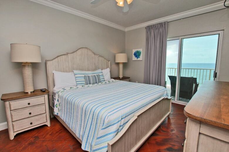 Crystal Shores By Youngs Suncoast
