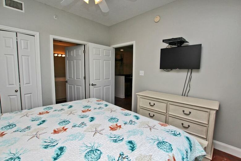 Crystal Shores By Youngs Suncoast