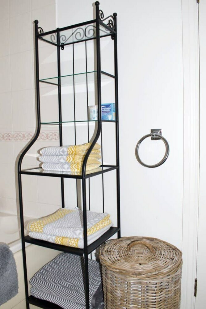 Modern And Bright Inverleith Apartment