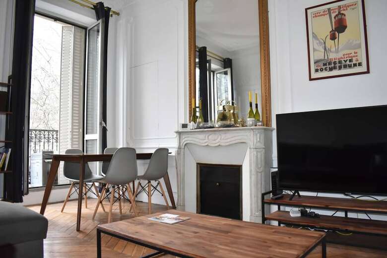 Parisian Apartment In Prime Location
