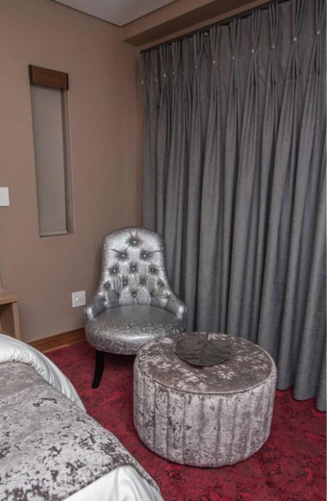 Loch Logan Hotel