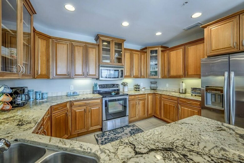 Penthouse Luxury - Exquisite Oceanside Condo