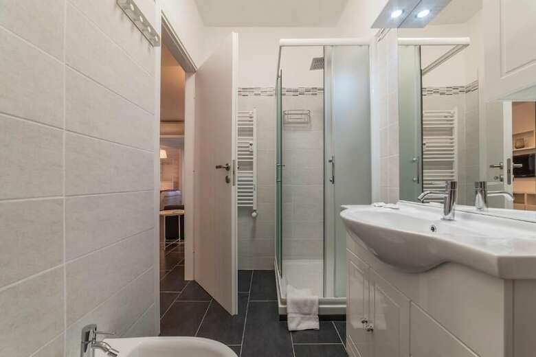 Nomentana White Apartment