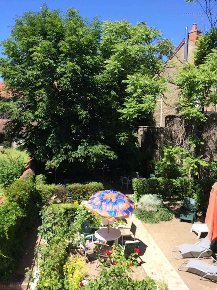 Apartamento Studio In N�ris-les-bains, With Enclosed Garden And Wifi