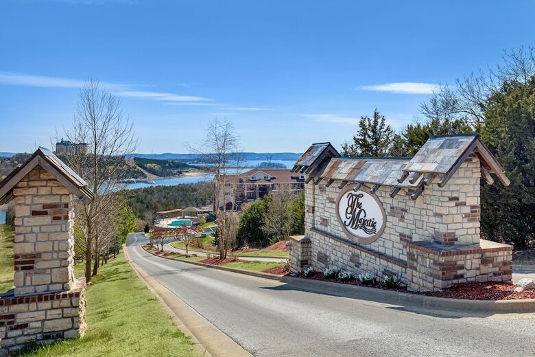 Hotel Majestic At Table Rock