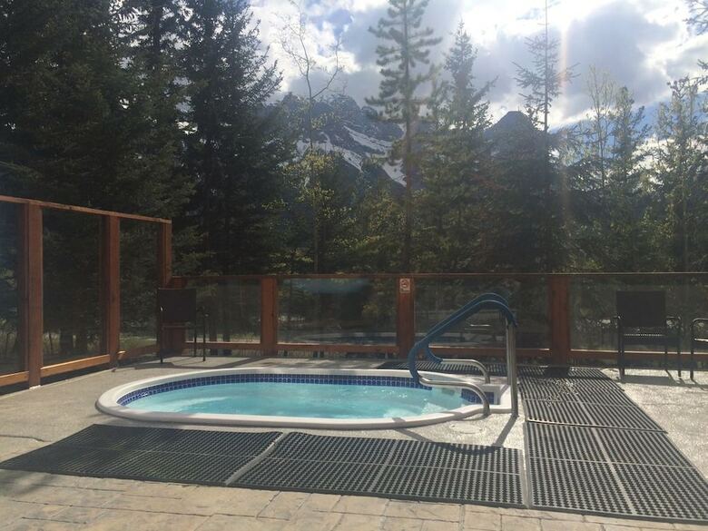 Beautiful Spacious Mountain Studios